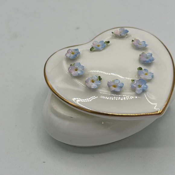 Coalport Bone China Heart Shaped Trinket Box - Picture 6 of 6